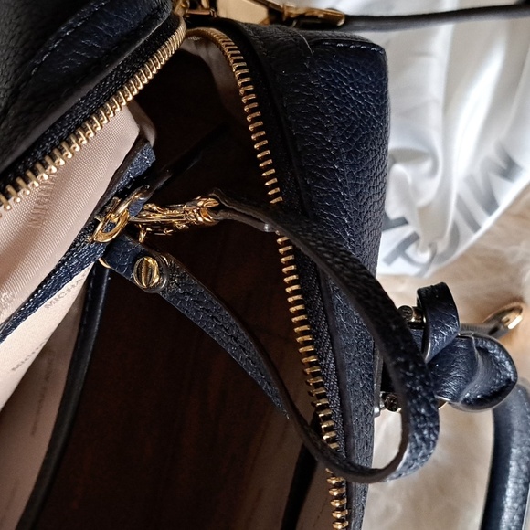 Michael Kors Medium Mercer  EUC Duffle - Picture 13 of 13